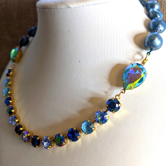 Blue Metallic AB Crystal & Natural Blue Baroque Pearls in Stunning Necklace - Picture 2 of 7